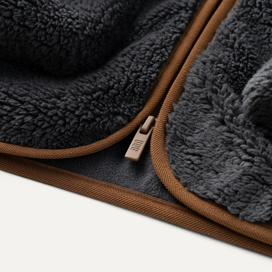 ニーシャ ugg フラフ ジャケット