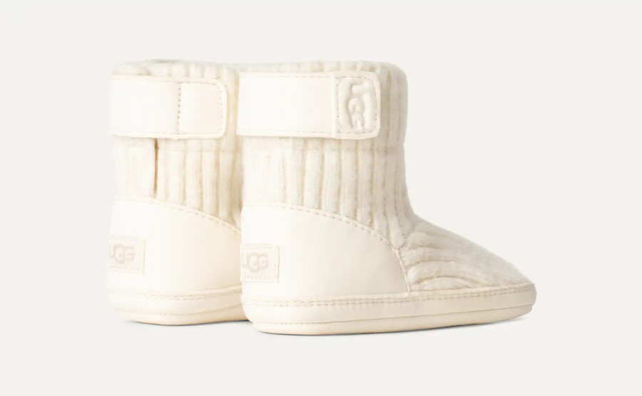 スカイラーとuggビーニー